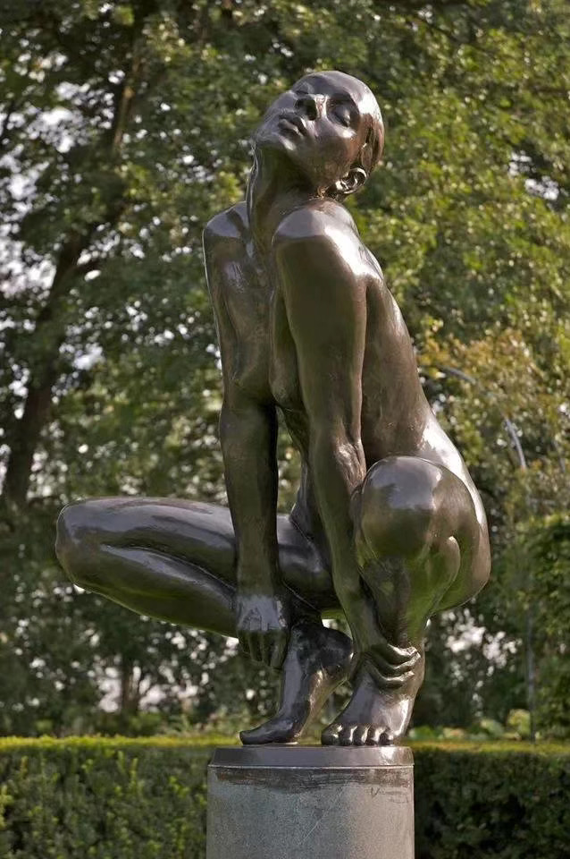 裸体艺术雕塑